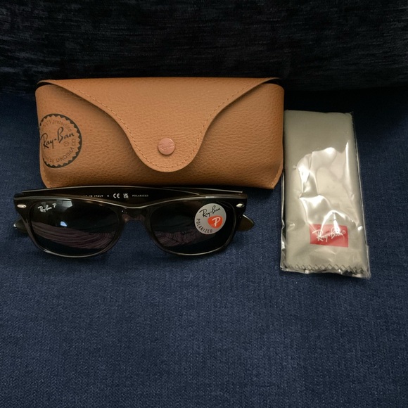 Ray-Ban NWT New Wayfarer sunglasses - Picture 9 of 10